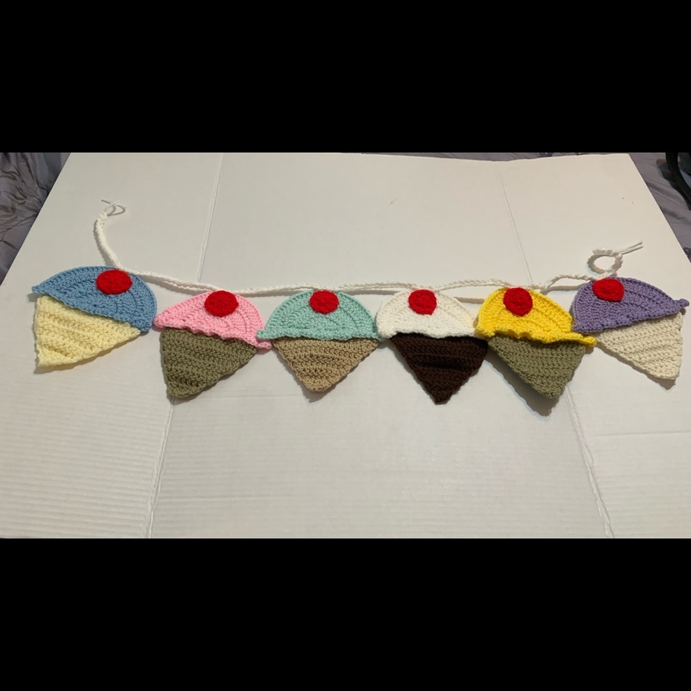 Ice Cream Cone Garland Six Cones 7X6" New Handmade Crochet 32" Long